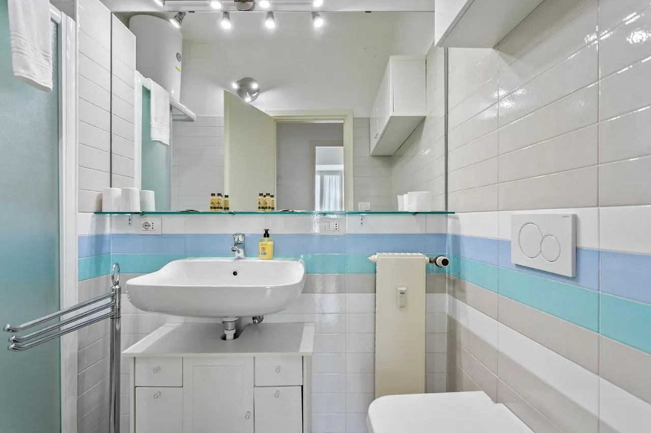 Apartment Piazzetta Lake View By Halldis Dongo